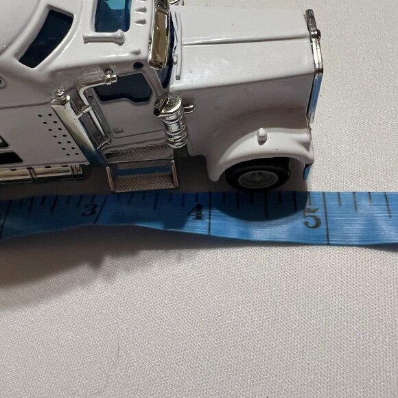 Semi Tractor Trailer Truck Cab 1/32 Diecast Metal Model Toy White - Picture 11 of 11